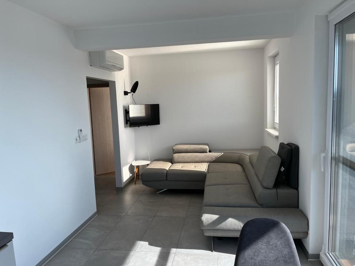 Apartment Sun Lakes - Sever سينيتش المظهر الخارجي الصورة