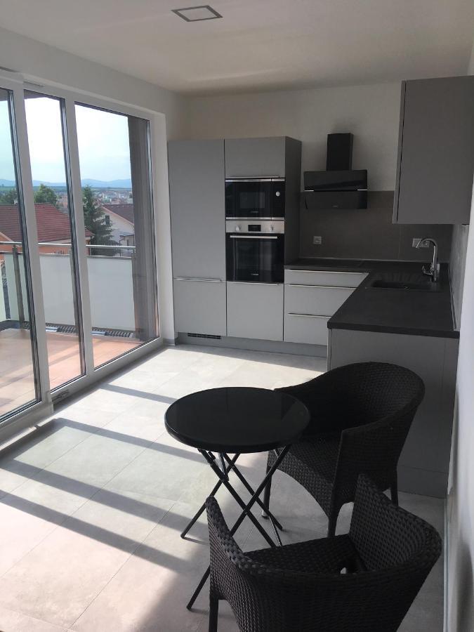 Apartment Sun Lakes - Sever سينيتش المظهر الخارجي الصورة