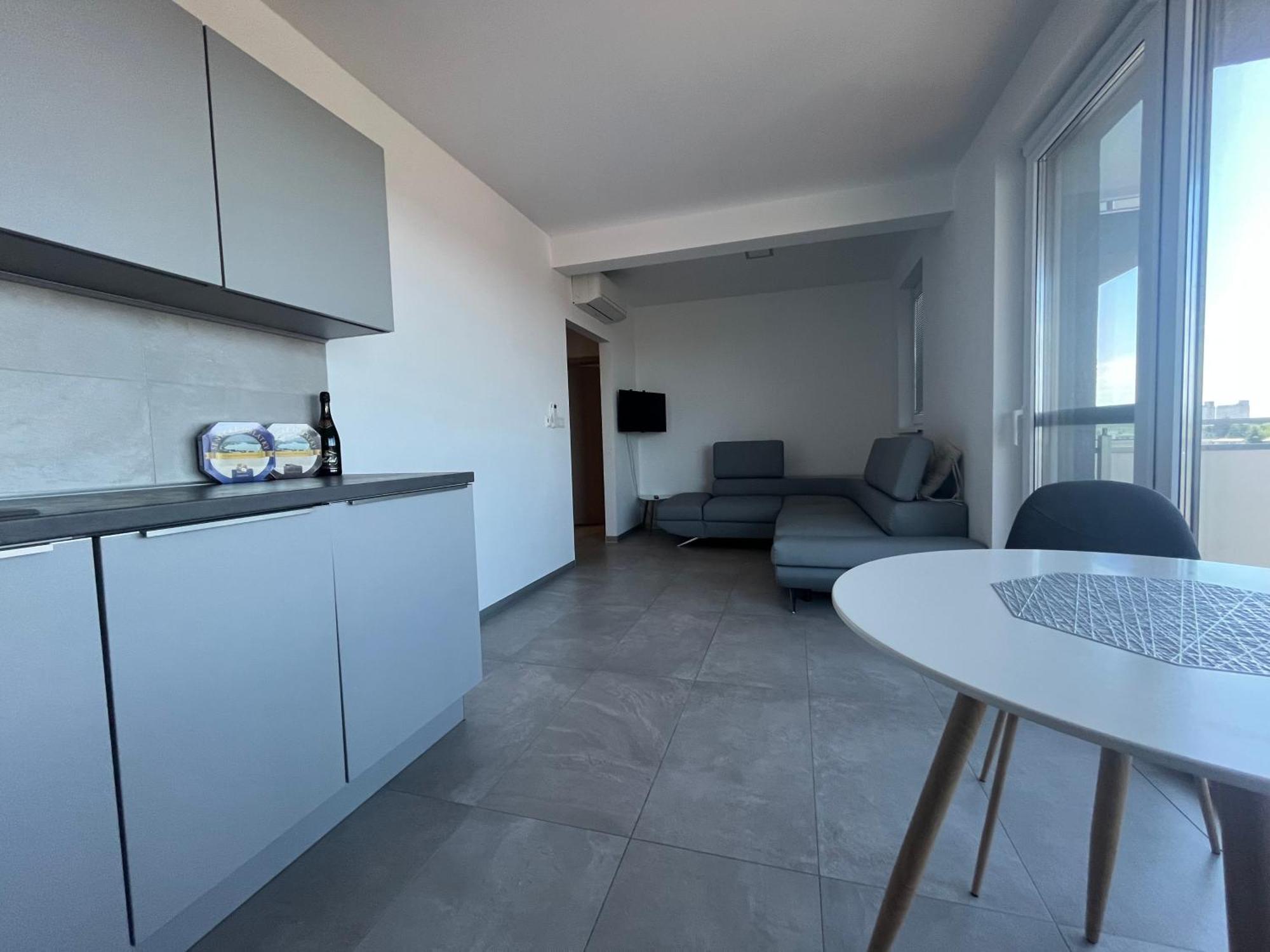 Apartment Sun Lakes - Sever سينيتش المظهر الخارجي الصورة